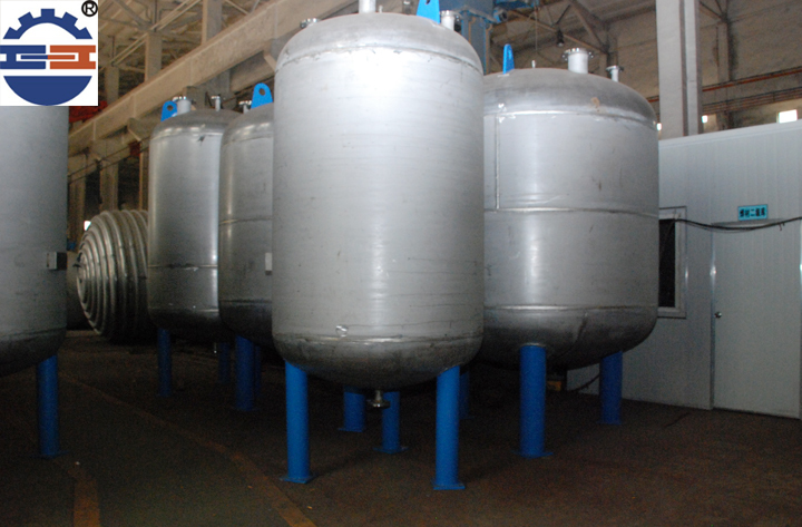 不銹鋼櫥儲(chǔ)罐圖片 不銹鋼櫥儲(chǔ)罐圖片